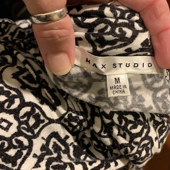 Max Studio Size Medium - Picture 7 of 7